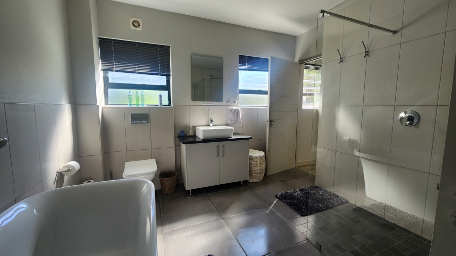 4 Bedroom Property for Sale in Westcliff Western Cape
